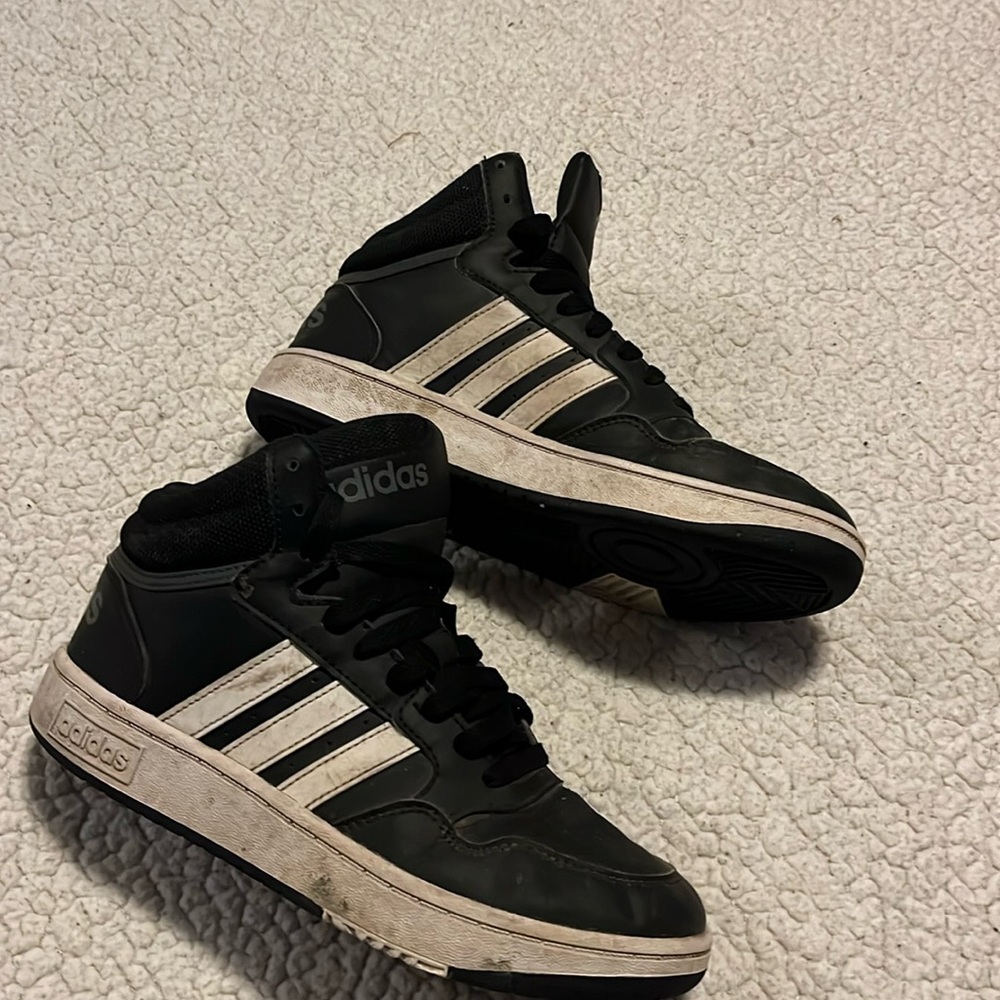 Kids adidas hoops mid